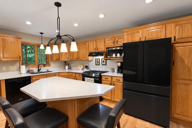 11920 W Whitaker AVENUE, Greenfield, WI 53228