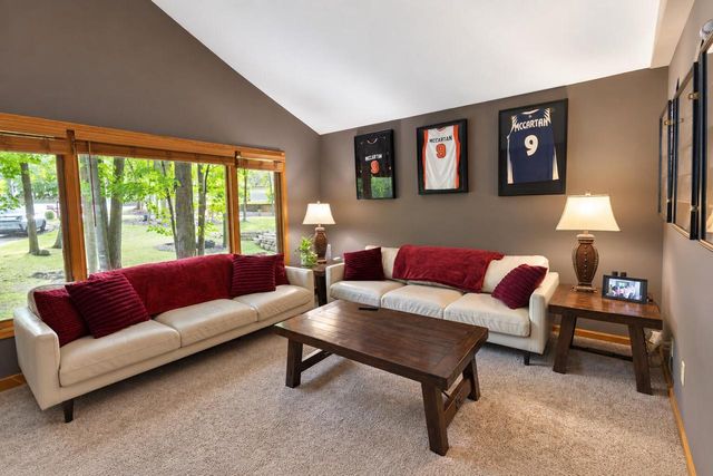 11920 W Whitaker AVENUE, Greenfield, WI 53228