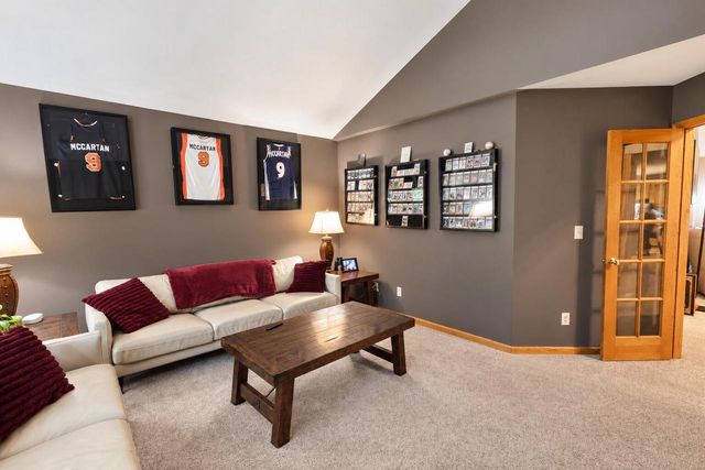 11920 W Whitaker AVENUE, Greenfield, WI 53228