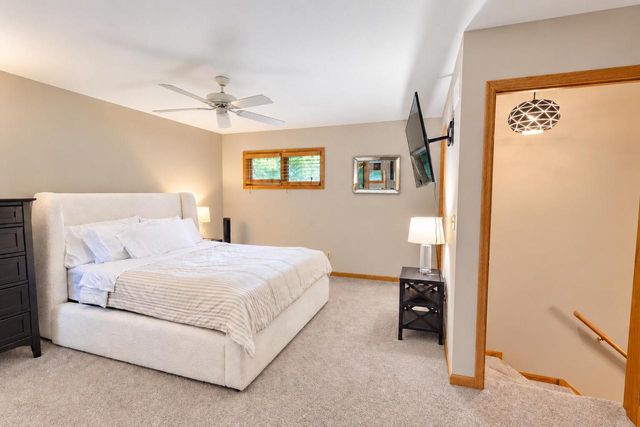 11920 W Whitaker AVENUE, Greenfield, WI 53228
