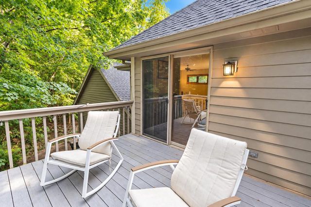11920 W Whitaker AVENUE, Greenfield, WI 53228