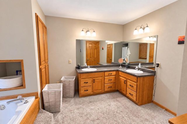 11920 W Whitaker AVENUE, Greenfield, WI 53228