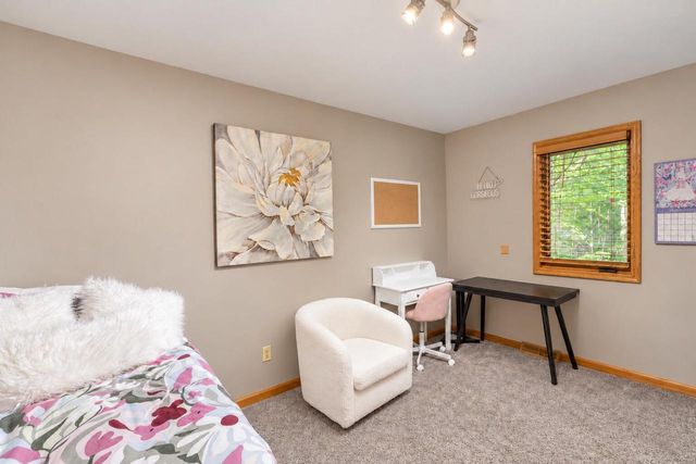 11920 W Whitaker AVENUE, Greenfield, WI 53228