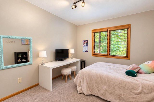 11920 W Whitaker AVENUE, Greenfield, WI 53228