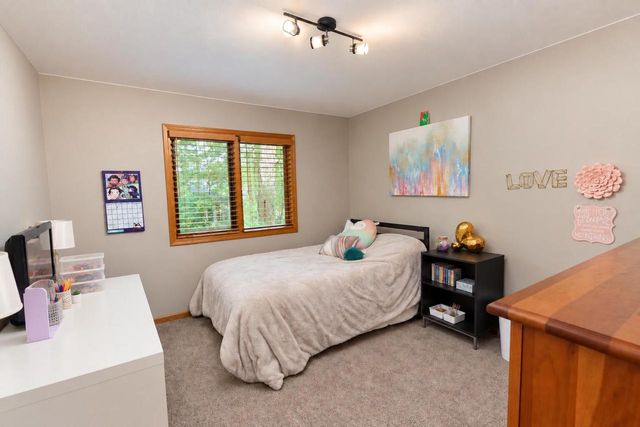 11920 W Whitaker AVENUE, Greenfield, WI 53228
