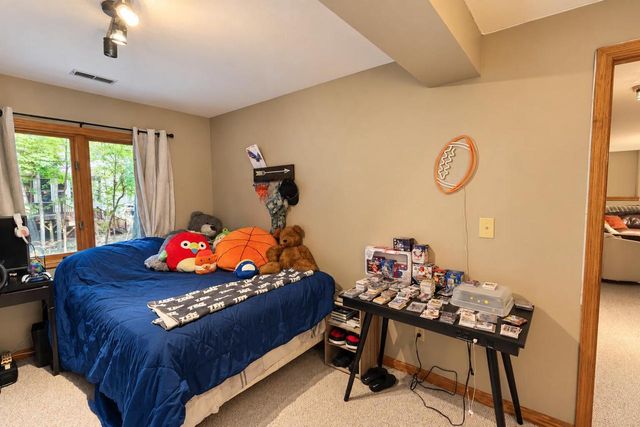 11920 W Whitaker AVENUE, Greenfield, WI 53228