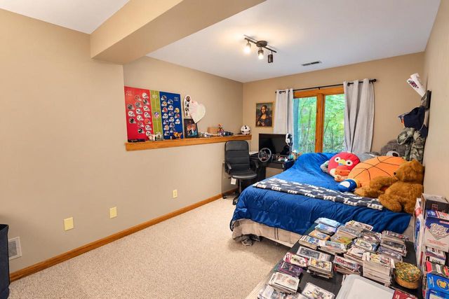 11920 W Whitaker AVENUE, Greenfield, WI 53228