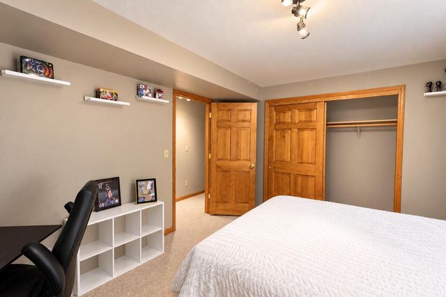11920 W Whitaker AVENUE, Greenfield, WI 53228