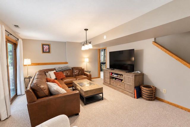 11920 W Whitaker AVENUE, Greenfield, WI 53228