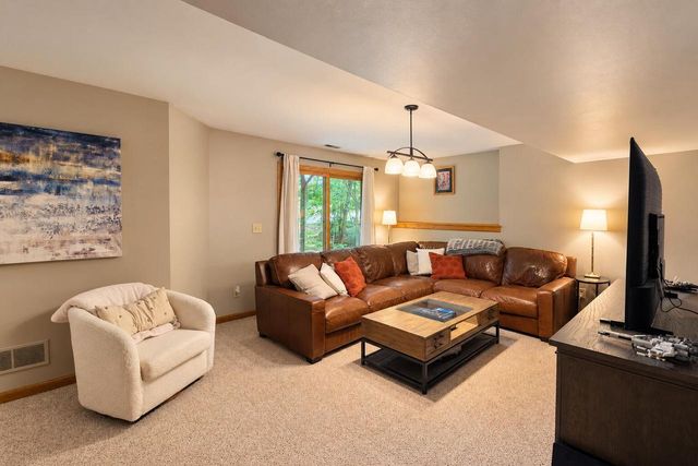 11920 W Whitaker AVENUE, Greenfield, WI 53228