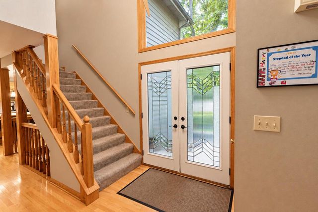 11920 W Whitaker AVENUE, Greenfield, WI 53228