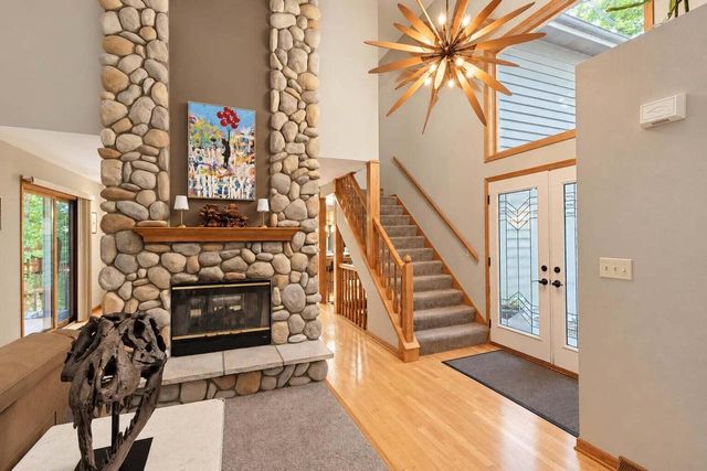 11920 W Whitaker AVENUE, Greenfield, WI 53228