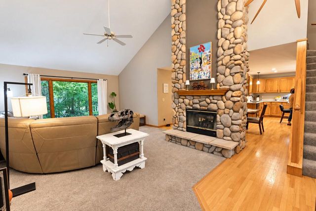 11920 W Whitaker AVENUE, Greenfield, WI 53228