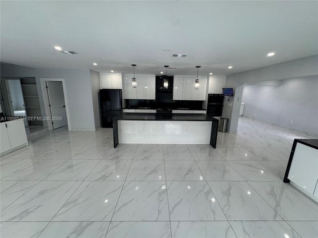 575 NE 179th Dr, North Miami Beach, FL 33162