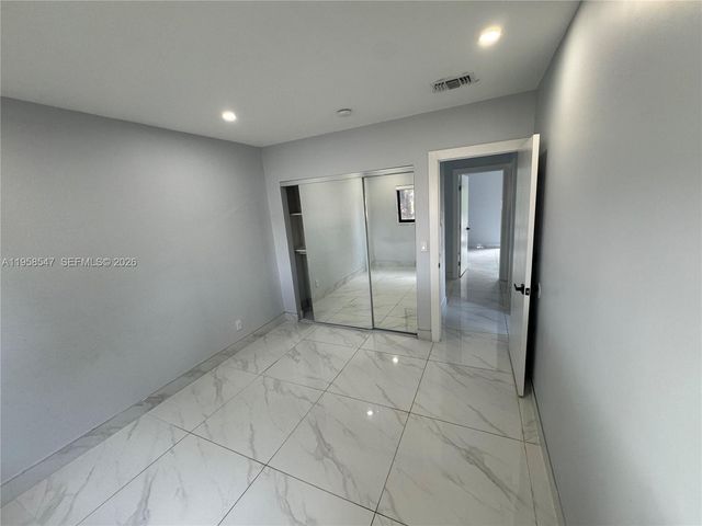 575 NE 179th Dr, North Miami Beach, FL 33162