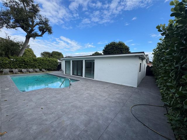 575 NE 179th Dr, North Miami Beach, FL 33162