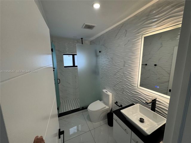 575 NE 179th Dr, North Miami Beach, FL 33162