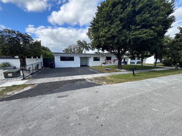 575 NE 179th Dr, North Miami Beach, FL 33162