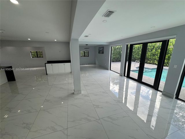 575 NE 179th Dr, North Miami Beach, FL 33162