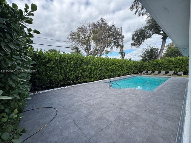575 NE 179th Dr, North Miami Beach, FL 33162