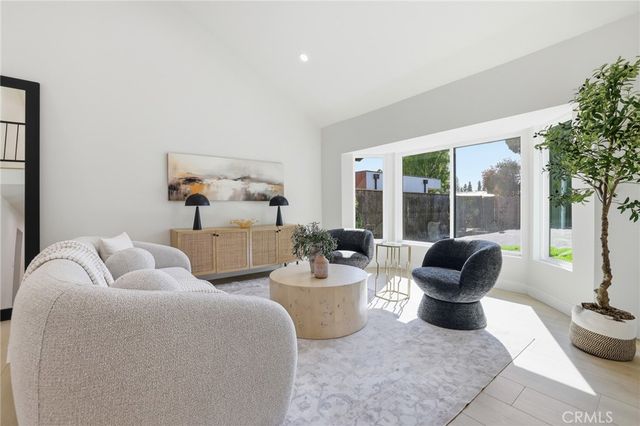 10526 Balcom St, Granada Hills, CA 91344