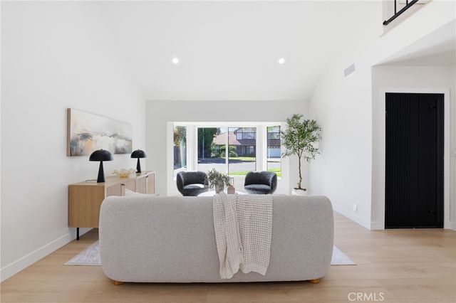10526 Balcom St, Granada Hills, CA 91344