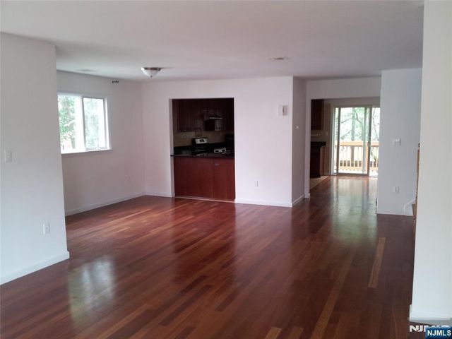 229 Crescent Lane CO229, Cliffside Park, NJ 07010