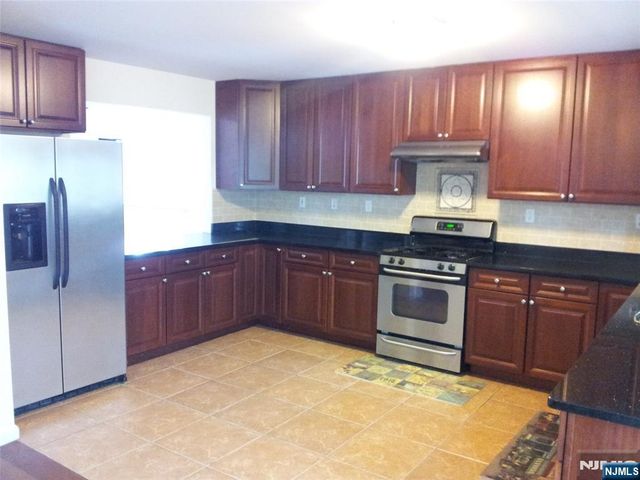 229 Crescent Lane CO229, Cliffside Park, NJ 07010