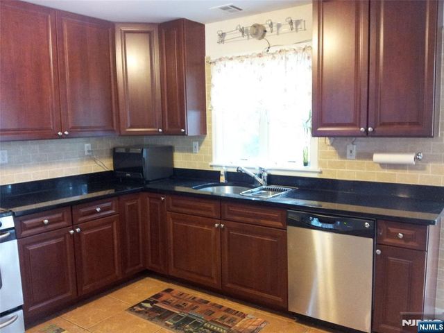 229 Crescent Lane CO229, Cliffside Park, NJ 07010