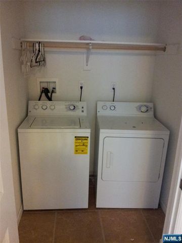 229 Crescent Lane CO229, Cliffside Park, NJ 07010