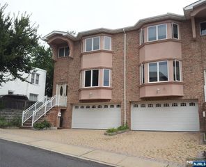 229 Crescent Lane CO229, Cliffside Park, NJ 07010