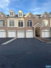 14A Forshee Circle, Montvale, NJ 07645