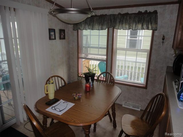 983 Tanners Landing, Monroe, MI 48161