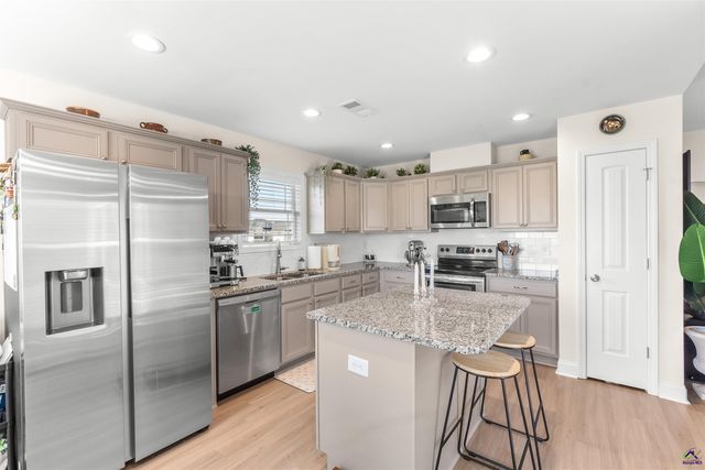 102 Dawson Wyatt Court, Perry, GA 31069