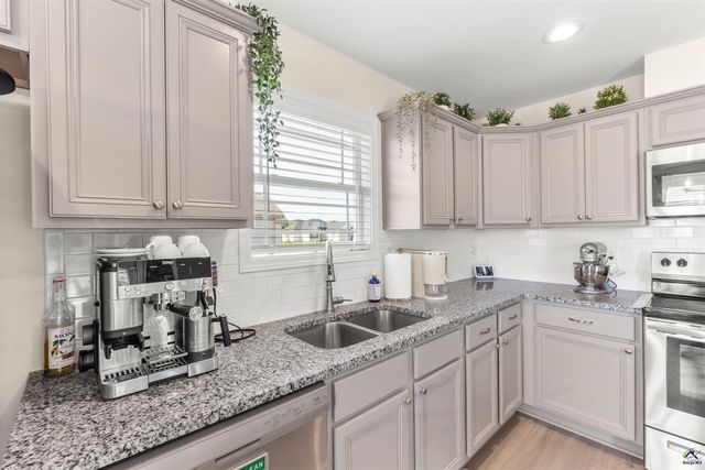 102 Dawson Wyatt Court, Perry, GA 31069
