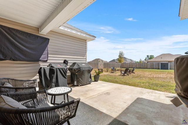 102 Dawson Wyatt Court, Perry, GA 31069