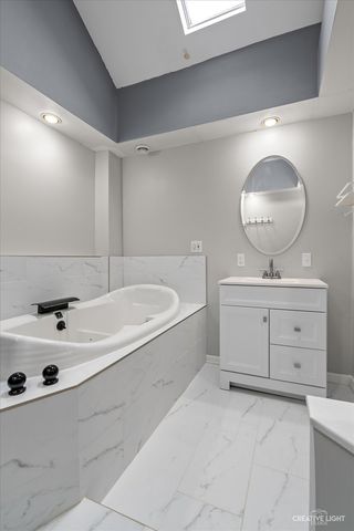 217 Washburn Street UPPER, Elgin, IL 60123