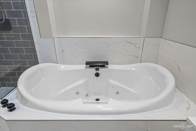 217 Washburn Street UPPER, Elgin, IL 60123