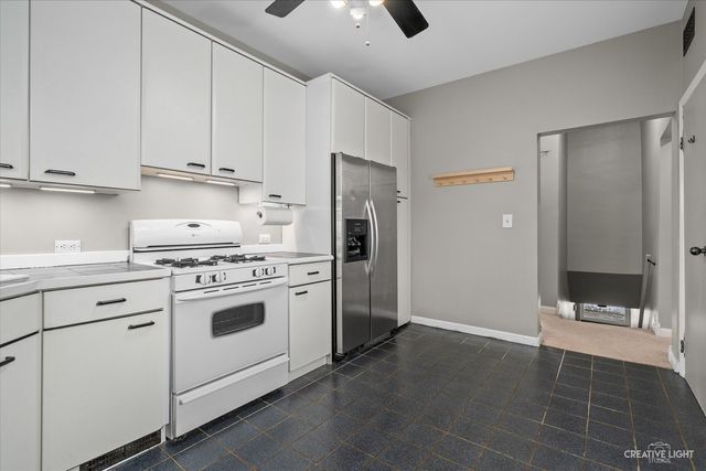 217 Washburn Street UPPER, Elgin, IL 60123