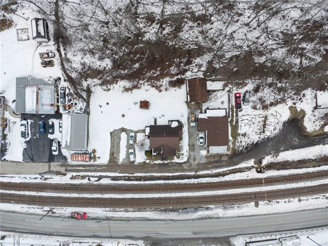 725 3rd Ave, Sutersville, PA 15083