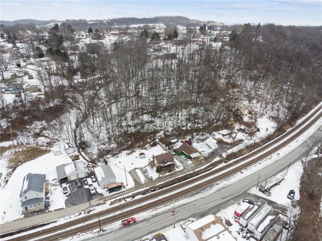 725 3rd Ave, Sutersville, PA 15083