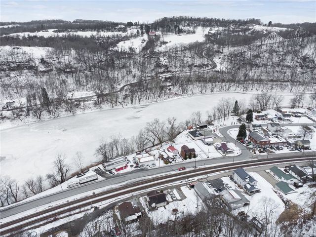 725 3rd Ave, Sutersville, PA 15083