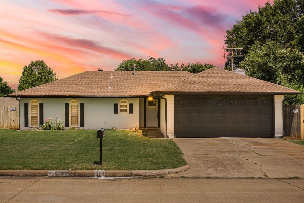 1804 Glenwood Drive, Moore, OK 73160