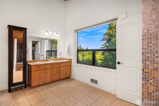 5250 NE See Forever Lane, Poulsbo, WA 98370