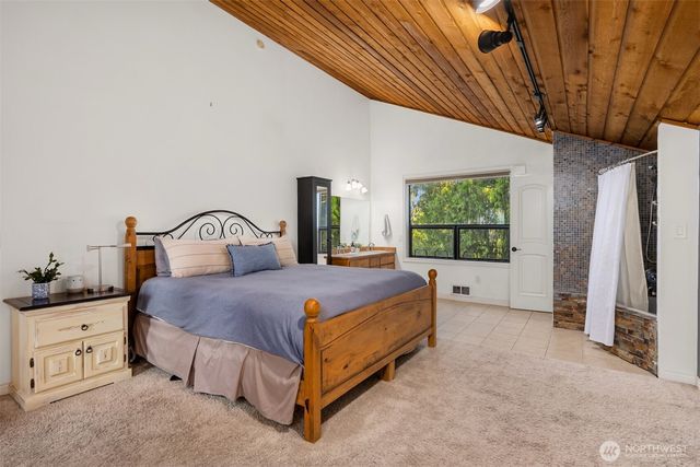 5250 NE See Forever Lane, Poulsbo, WA 98370