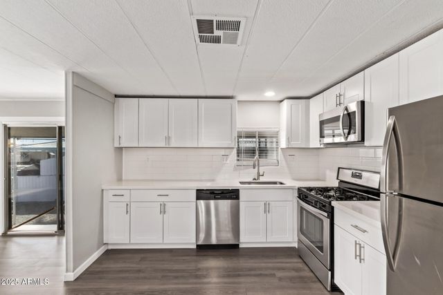 303 S Recker Road 200, Mesa, AZ 85206