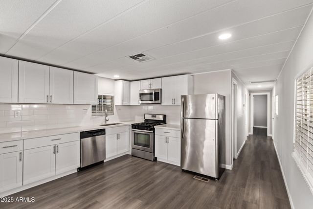 303 S Recker Road 200, Mesa, AZ 85206