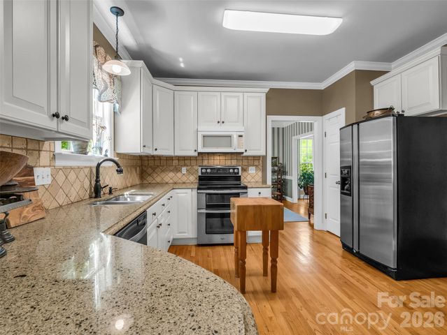 1042 Columbine Road, Asheville, NC 28803