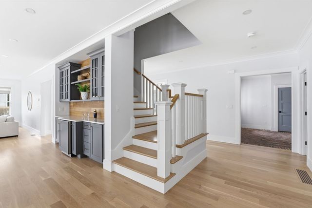 28 Marsh St, Hingham, MA 02043