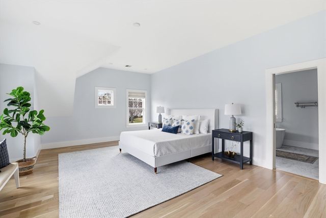 28 Marsh St, Hingham, MA 02043